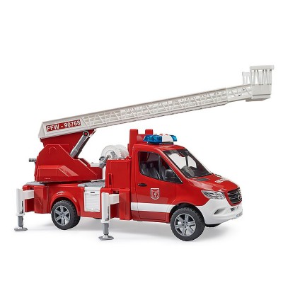 Пожарная машина BRUDER Mercedes Benz Sprinter с водяной помпой и светозвуковым модулем